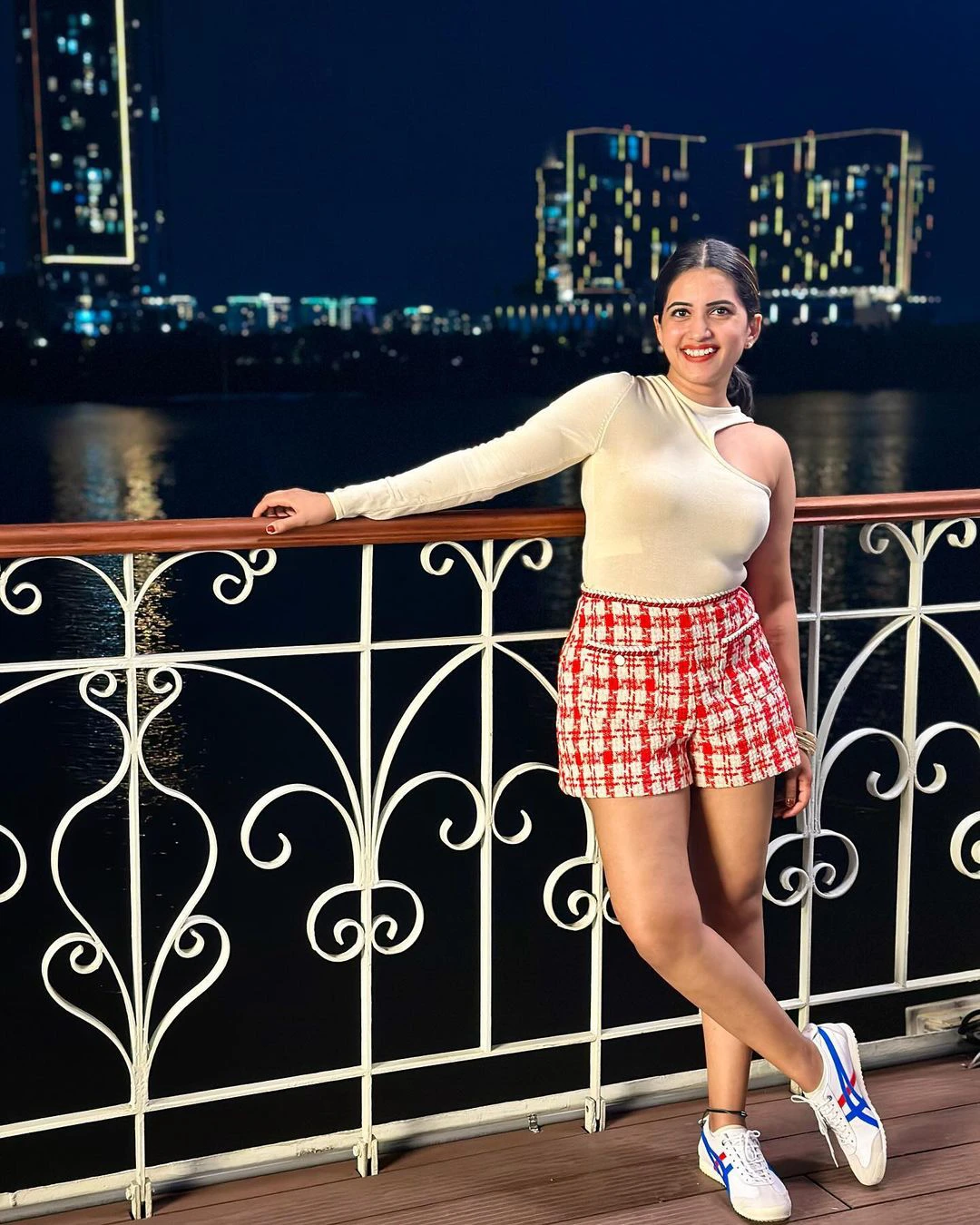 Anchor Sravanthi Chokarapu Enjoying in vietnam