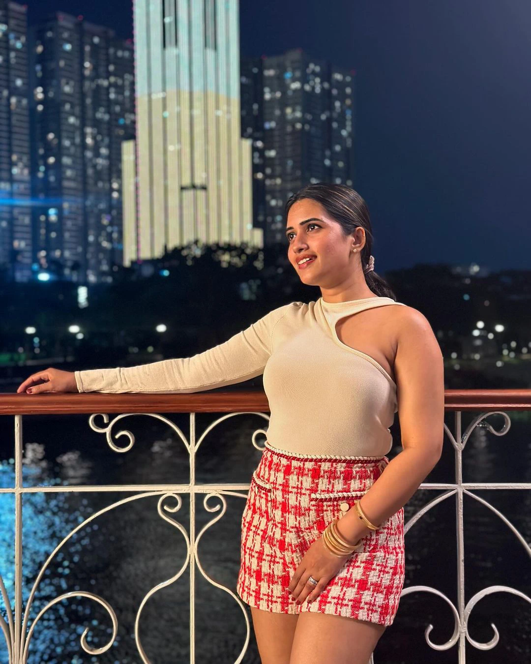 Anchor Sravanthi Chokarapu Enjoying in vietnam